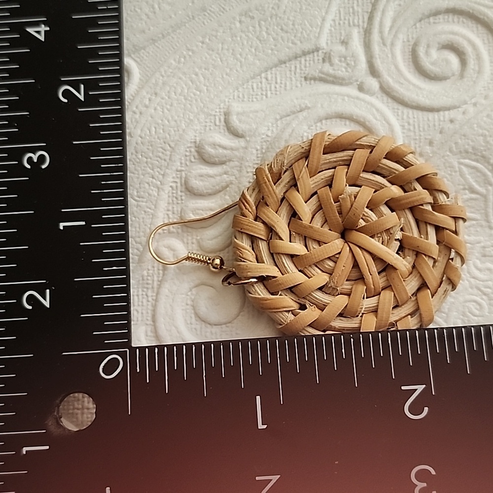 RATTAN Disc Earrings Natural - Picture 3 of 3